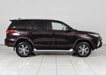 Toyota Fortuner Вид 5